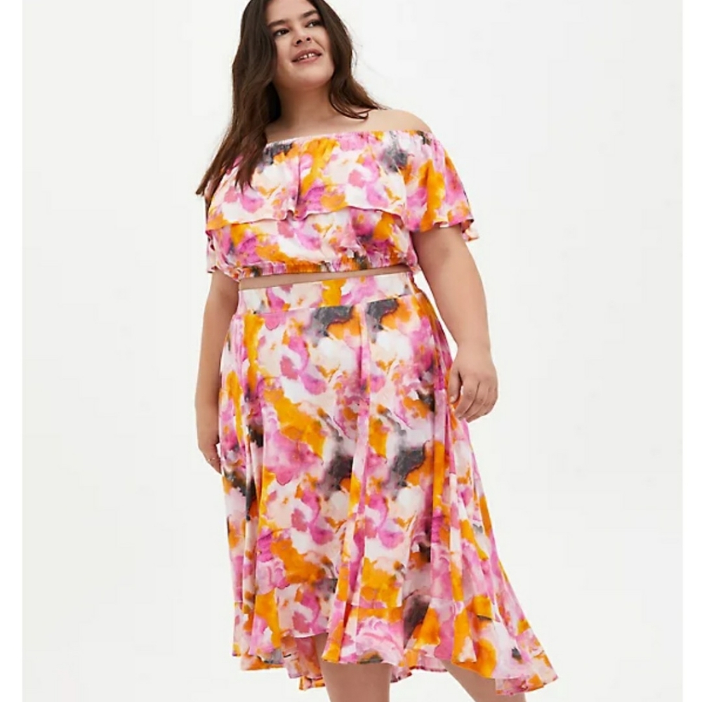 Gorgeous, flirty NWT Torrid skirt set